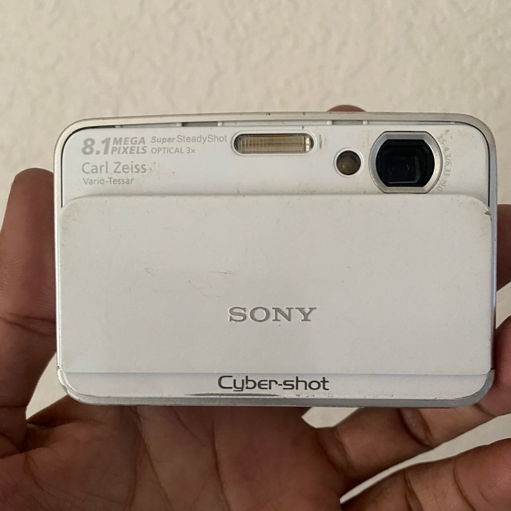 Sony Cyber-shot T2 Silver Digital Camera For Parts Or Repair No Battery